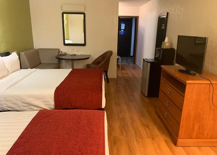 Scottsbluff Inn