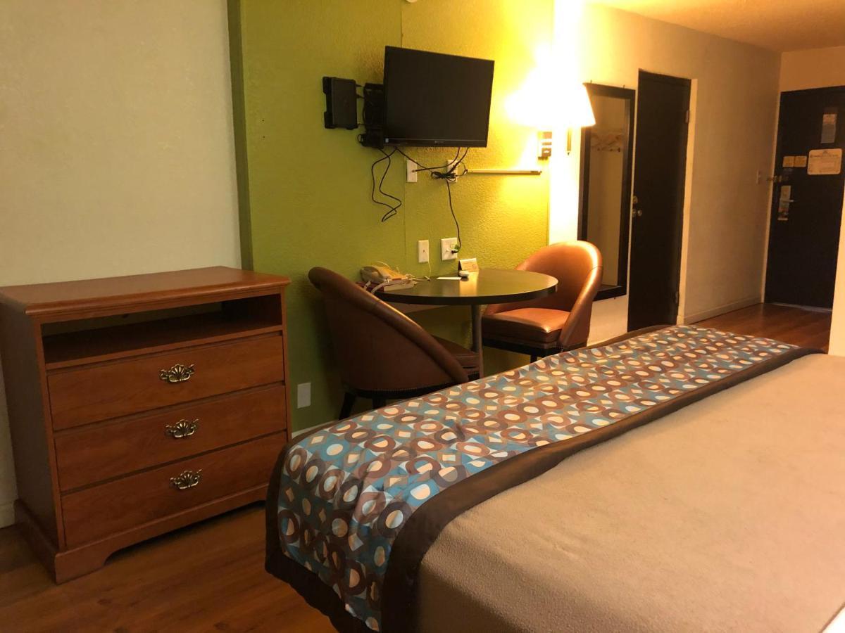 Scottsbluff Inn